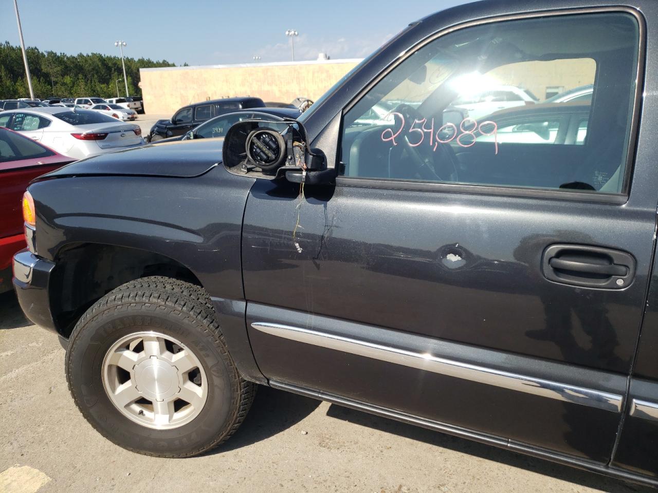 Photo 9 from auction – 2005 GMC NEW SIERRA with VIN 2GTEK13T351125064