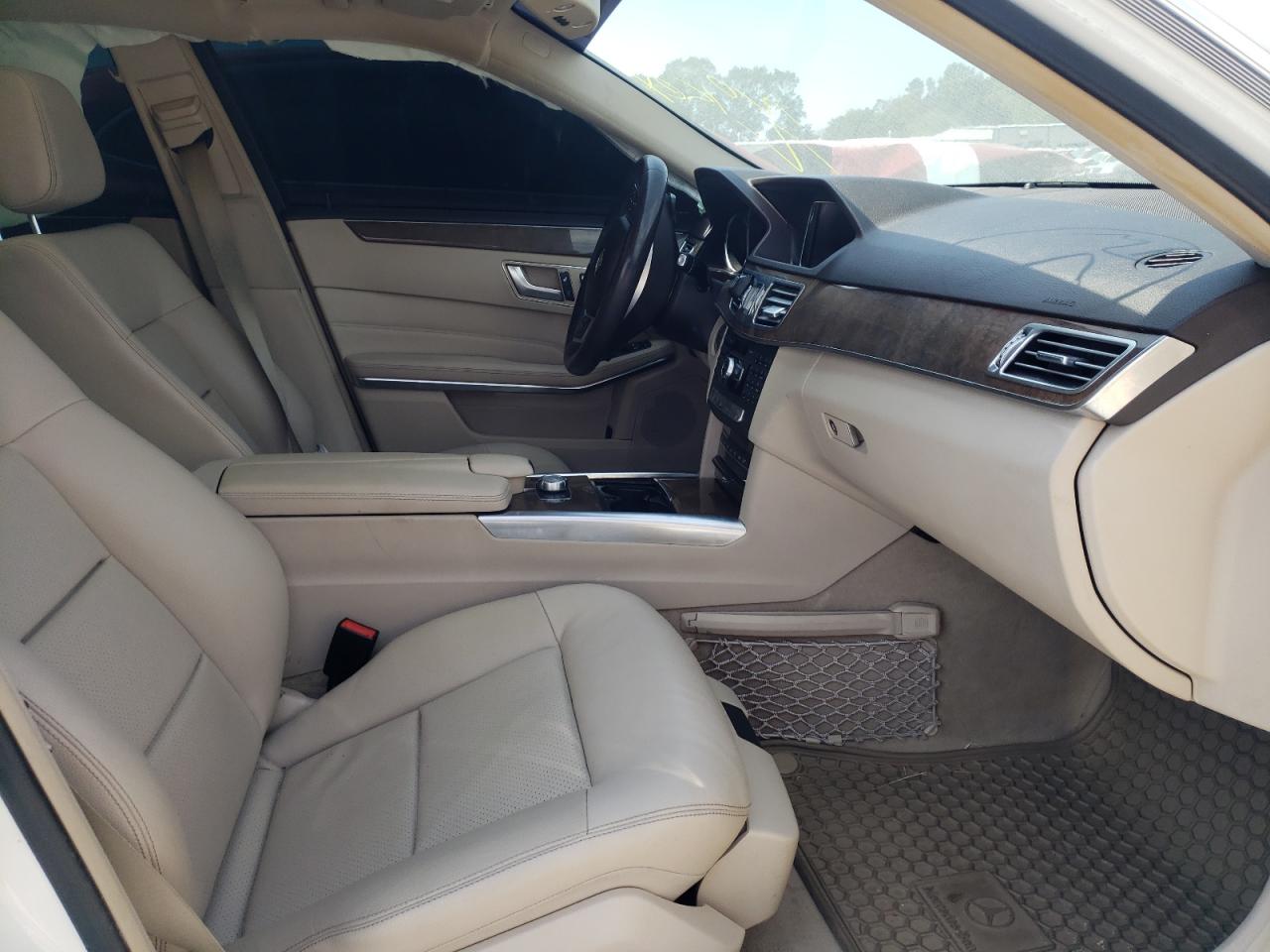 Photo 5 from auction – 2014 MERCEDES-BENZ E 350 with VIN WDDHF5KB2EA904372