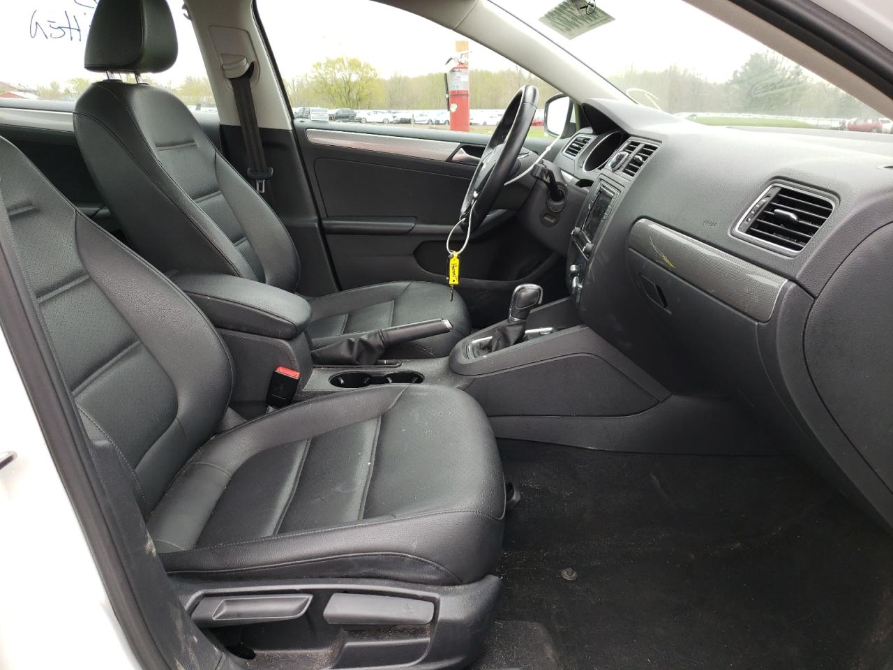 Photo 5 from auction – 2017 VOLKSWAGEN JETTA SE with VIN 3VWDB7AJXHM227729