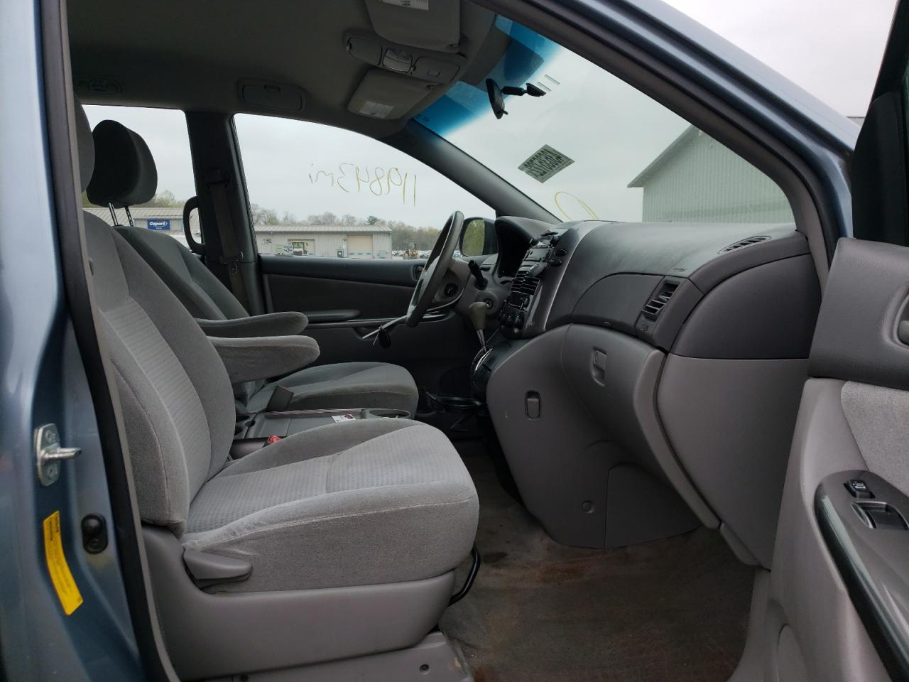 Photo 5 from auction – 2010 TOYOTA SIENNA CE with VIN 5TDKK4CC4AS307363