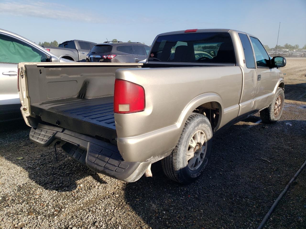 Photo 4 from auction – 2002 GMC SONOMA with VIN 1GTDT19W828207343