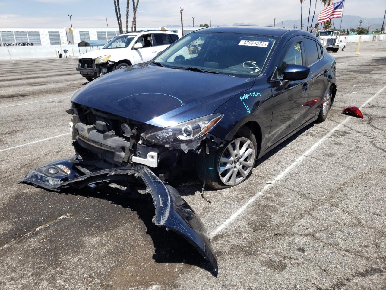 Photo 2 from auction – 2016 MAZDA 3 TOURING with VIN JM1BM1W70G1301038