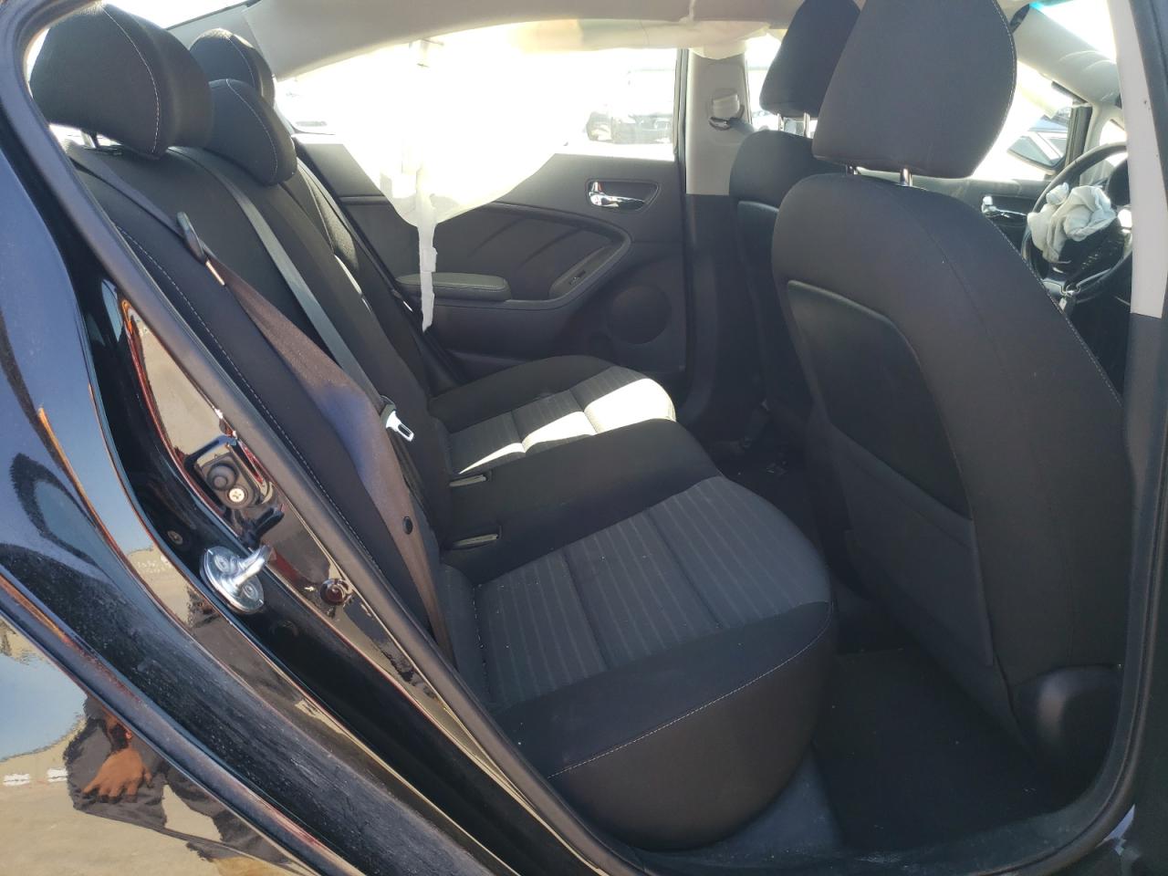 Photo 6 from auction – 2017 KIA FORTE LX with VIN 3KPFL4A73HE106210