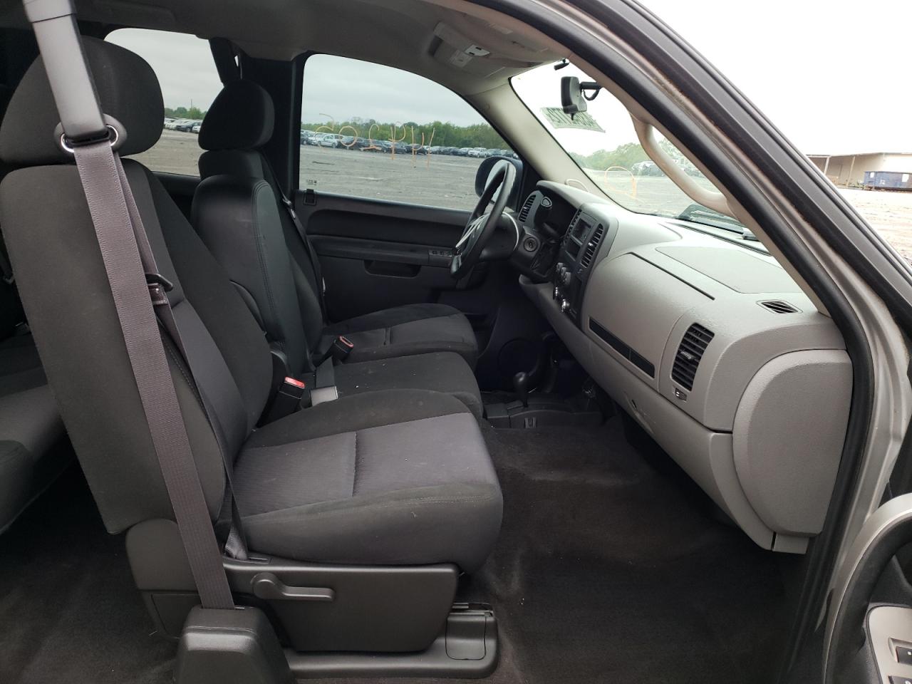 Photo 5 from auction – 2011 CHEVROLET SILVERADO with VIN 1GCRKREA1BZ205543