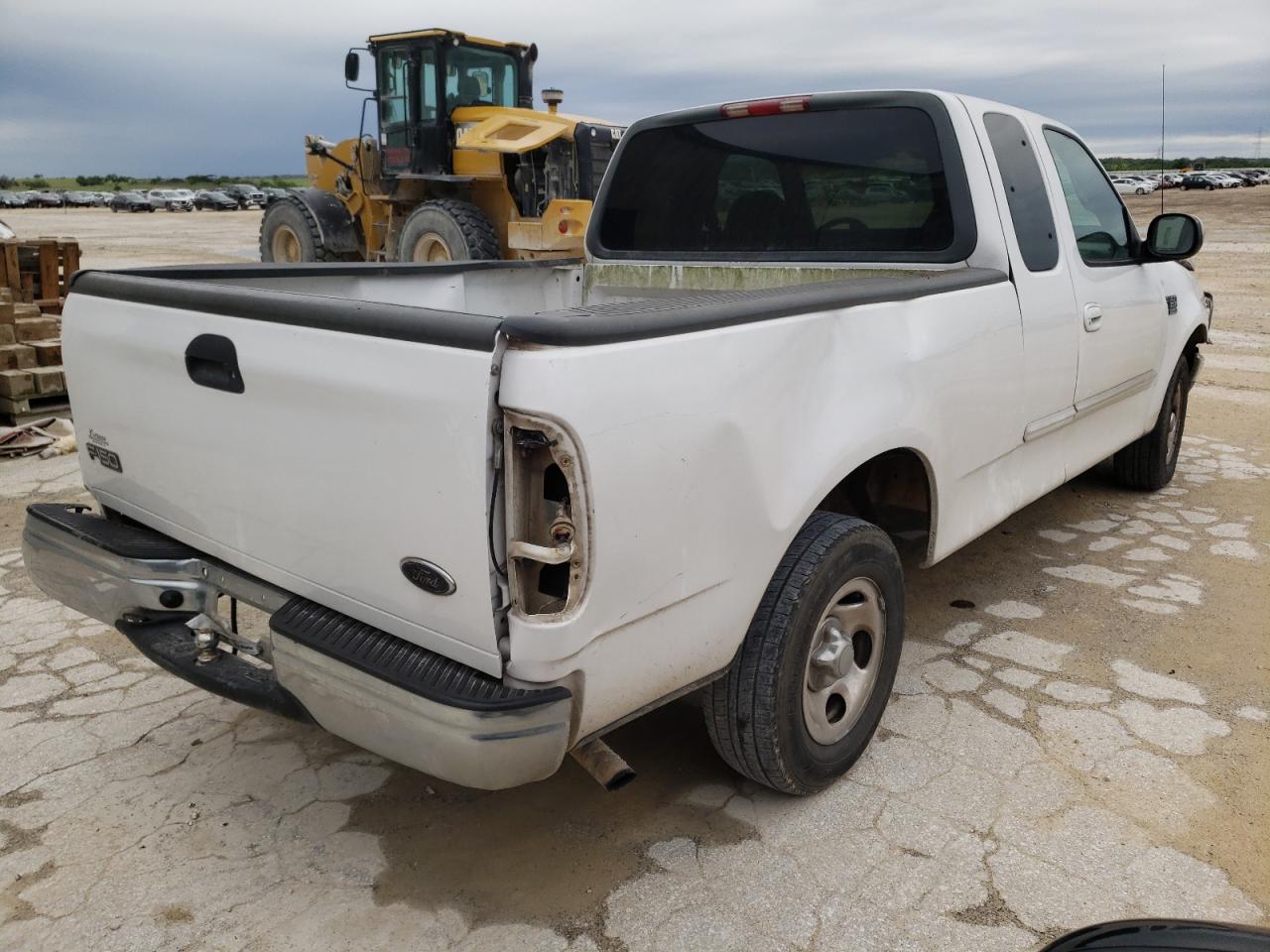 Photo 4 from auction – 2000 FORD F150 with VIN 1FTRX17L9YKA83811