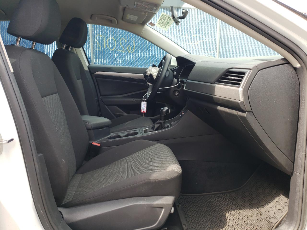 Photo 5 from auction – 2019 VOLKSWAGEN JETTA S with VIN 3VWCB7BU8KM220757