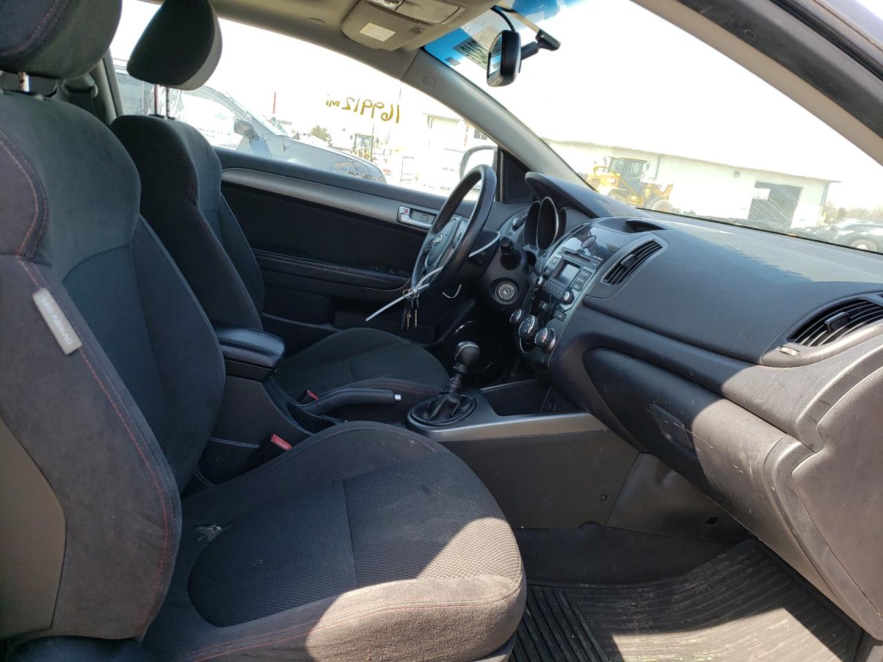 Photo 5 from auction – 2010 KIA FORTE SX with VIN KNAFW6A31A5190171
