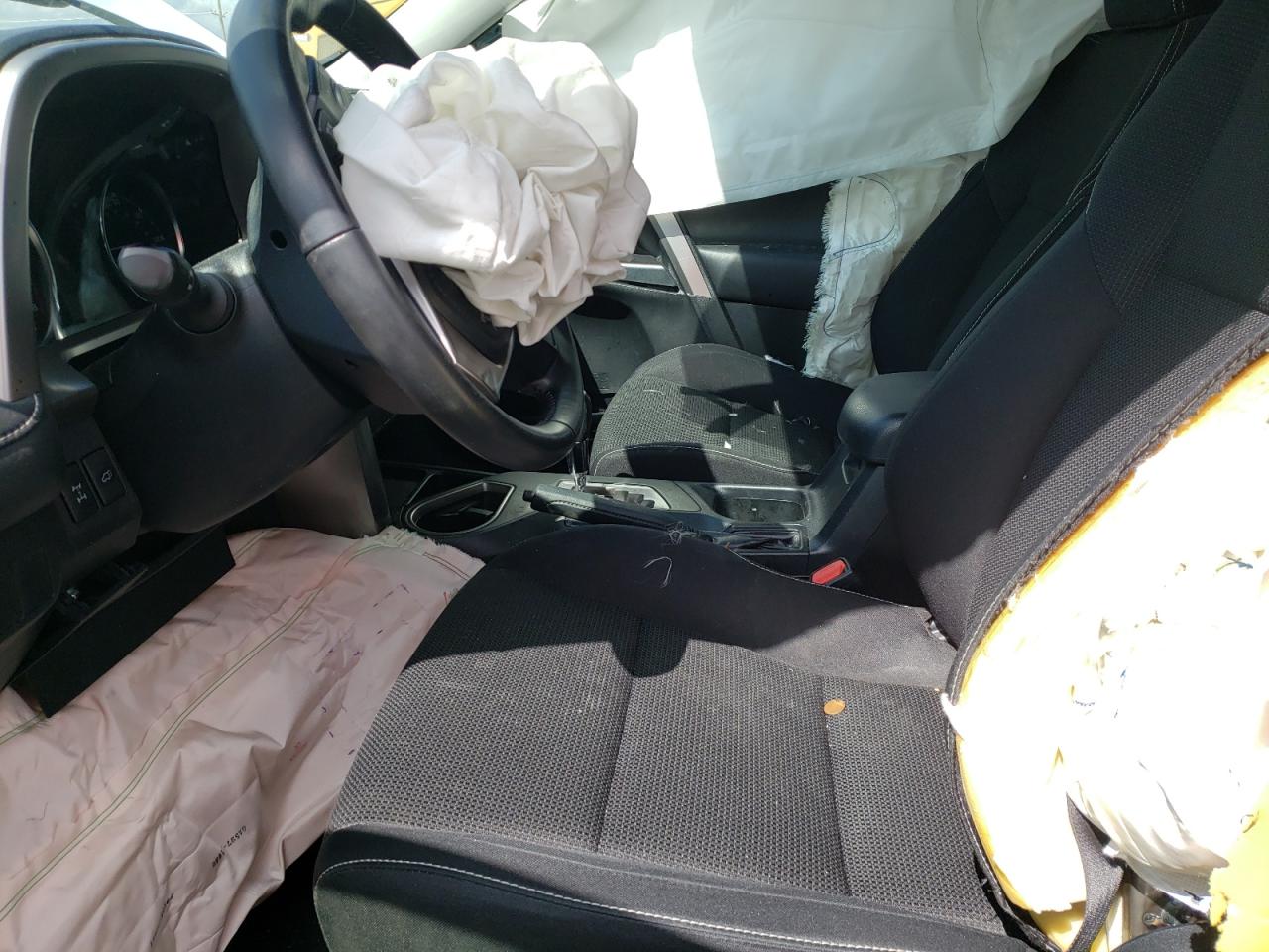 Photo 5 from auction – 2016 TOYOTA RAV4 XLE with VIN JTMRFREV5GJ096047