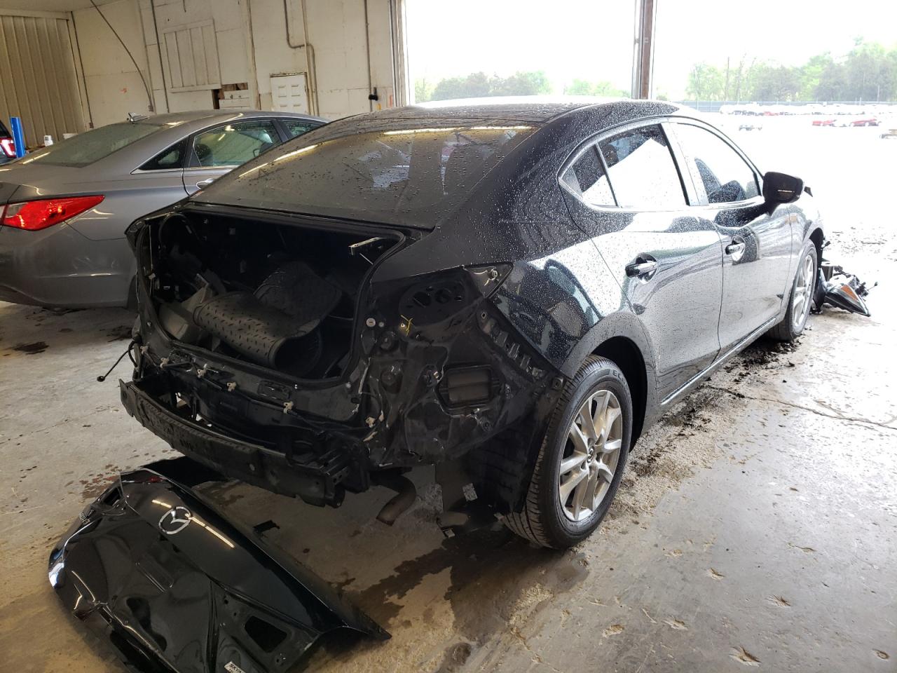 Photo 4 from auction – 2018 MAZDA 3 SPORT with VIN 3MZBN1U74JM165617