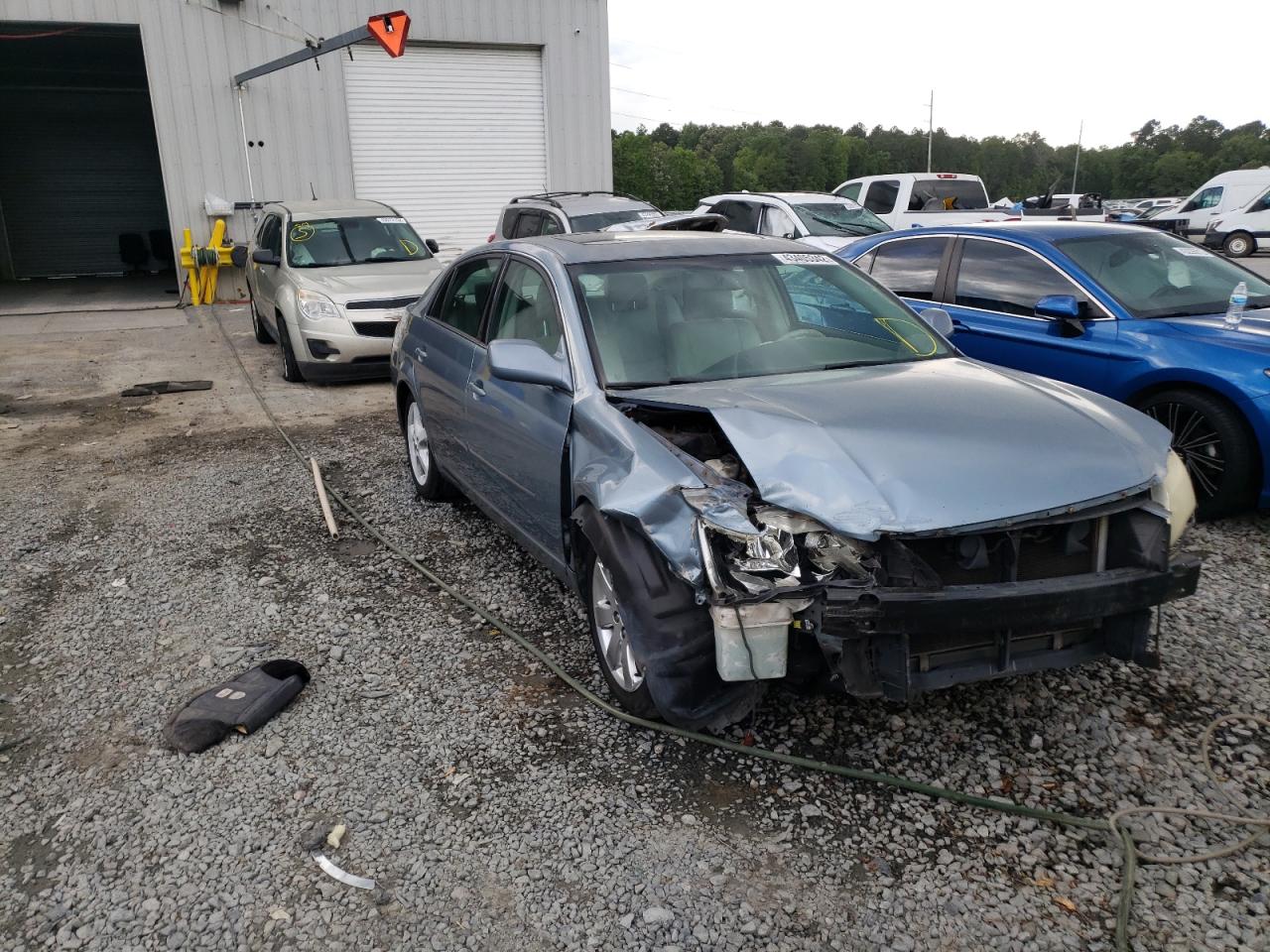 TOYOTA AVALON 2005 with VIN 4T1BK36B35U058239 - Photo from auction