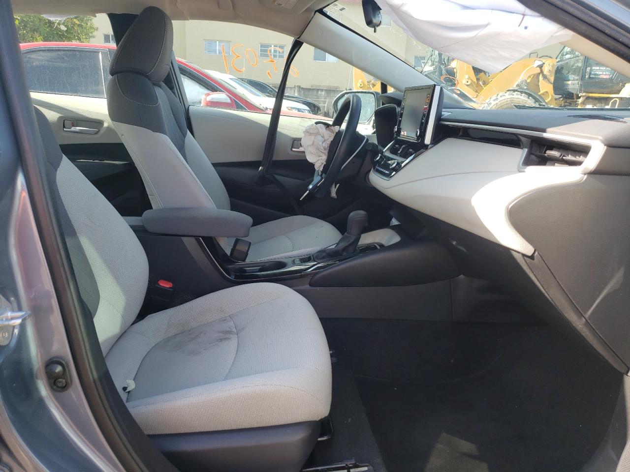 Photo 5 from auction – 2021 TOYOTA COROLLA LE with VIN 5YFEPMAE0MP147594