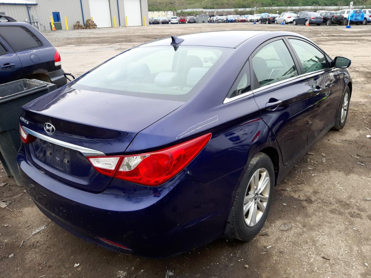 Photo 4 from auction – 2011 HYUNDAI SONATA GLS with VIN 5NPEB4AC3BH202031