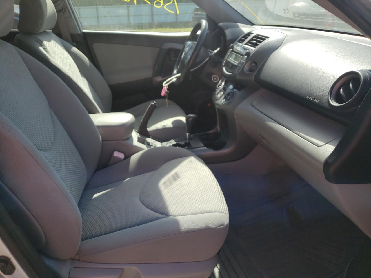 Photo 5 from auction – 2007 TOYOTA RAV4 LIMIT with VIN JTMBD31V875109974