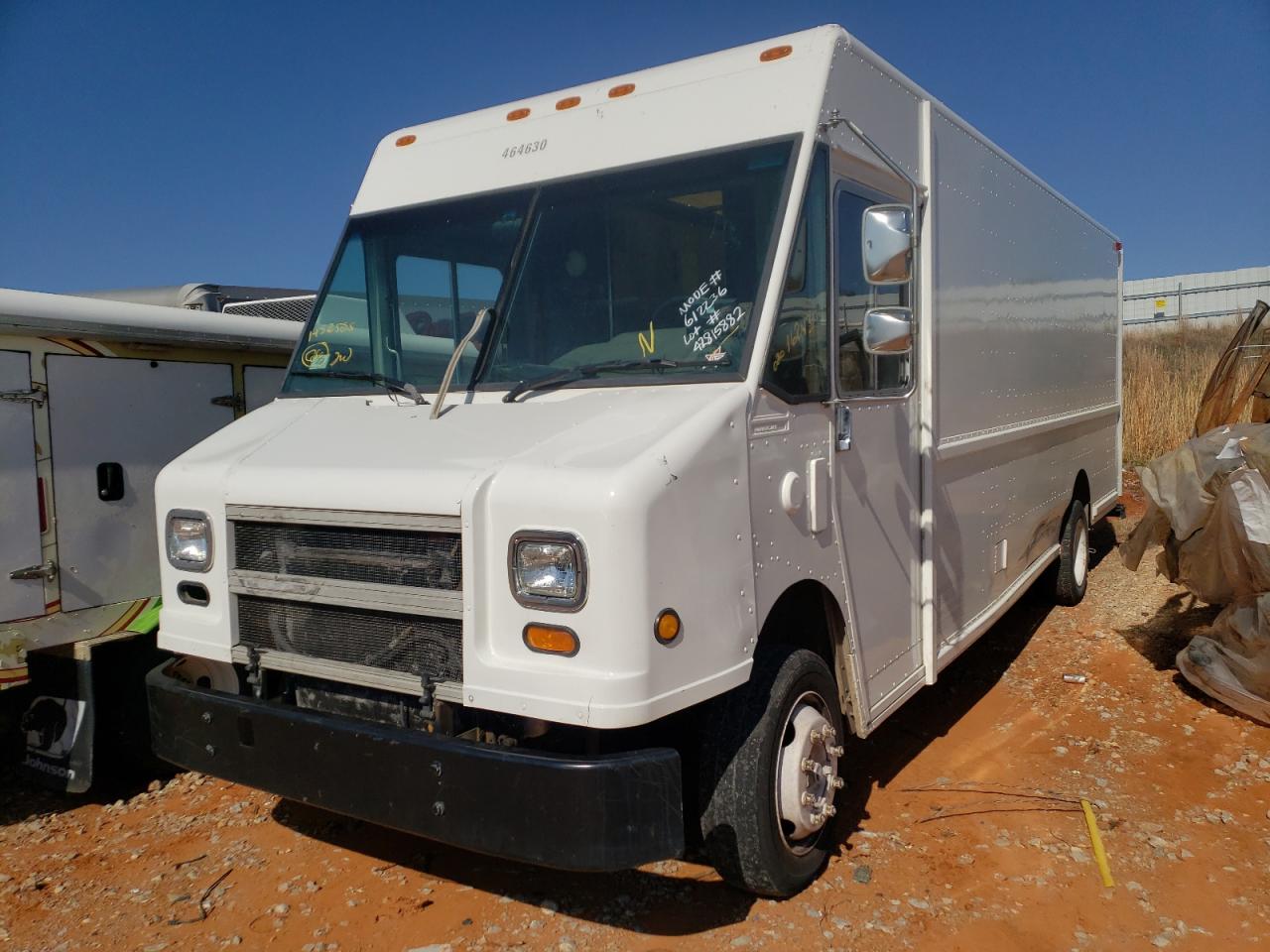 Photo 2 from auction – 2001 FREIGHTLINER CHASSIS M with VIN 4UZAARBWX1CH52505