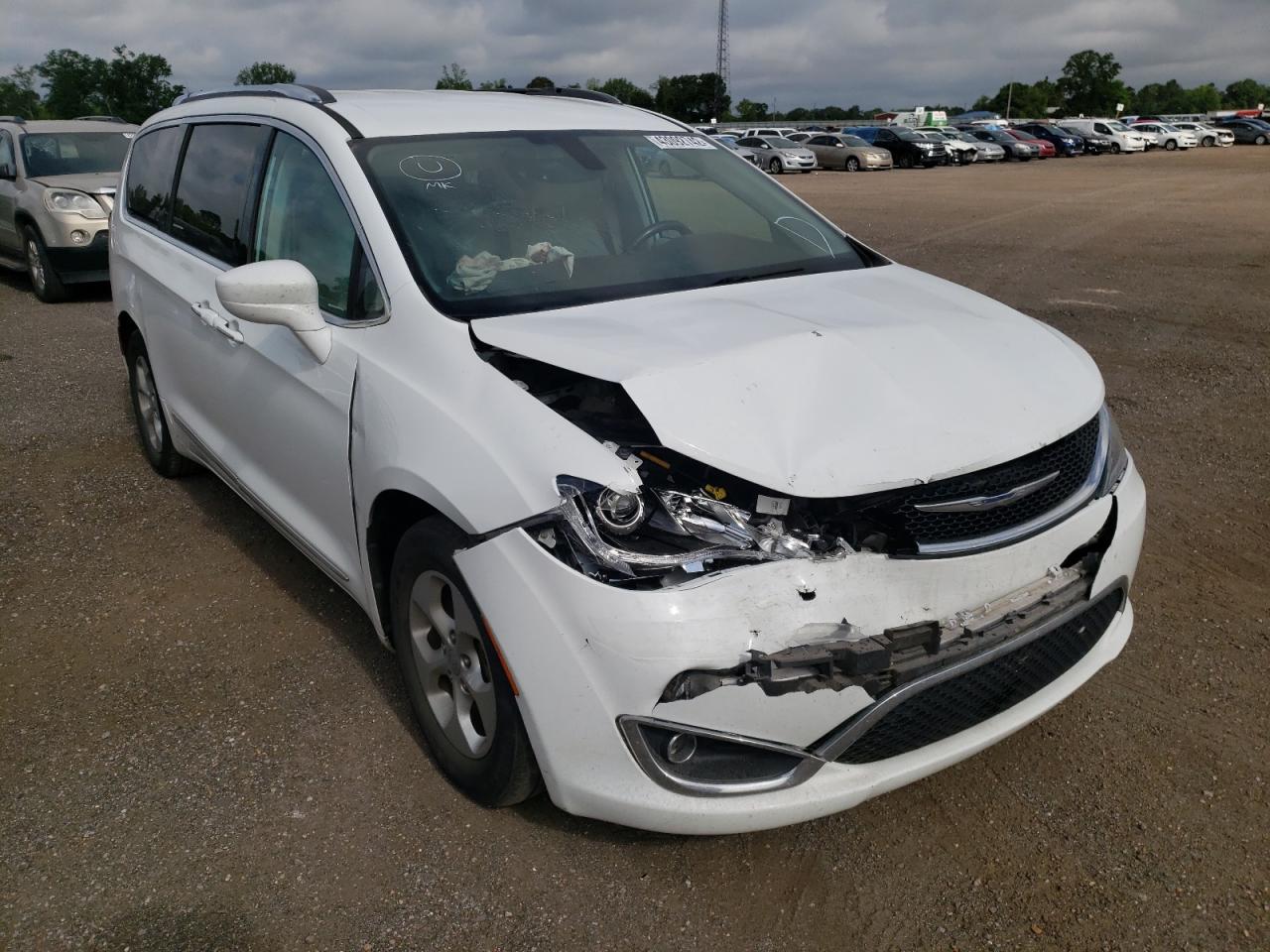 CHRYSLER PACIFICA T 2017 with VIN 2C4RC1EG9HR653552 - Photo from auction