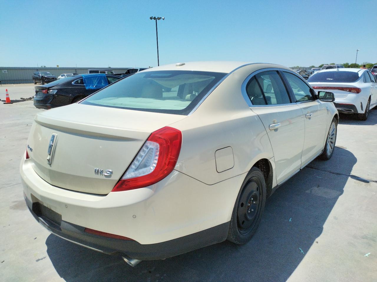 Photo 4 from auction – 2014 LINCOLN MKS with VIN 1LNHL9DK0EG610906