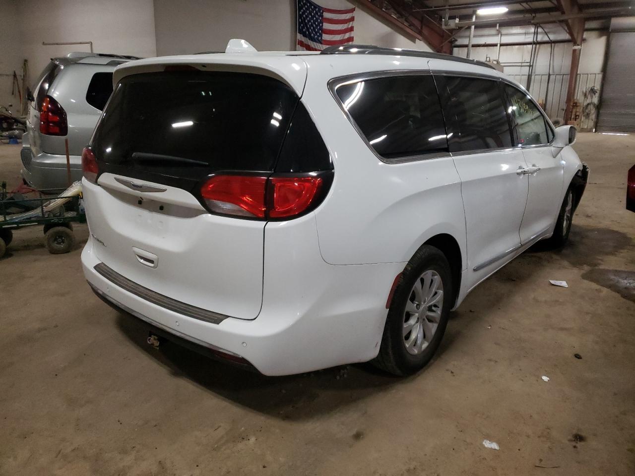Photo 4 from auction – 2019 CHRYSLER PACIFICA T with VIN 2C4RC1BGXKR625691