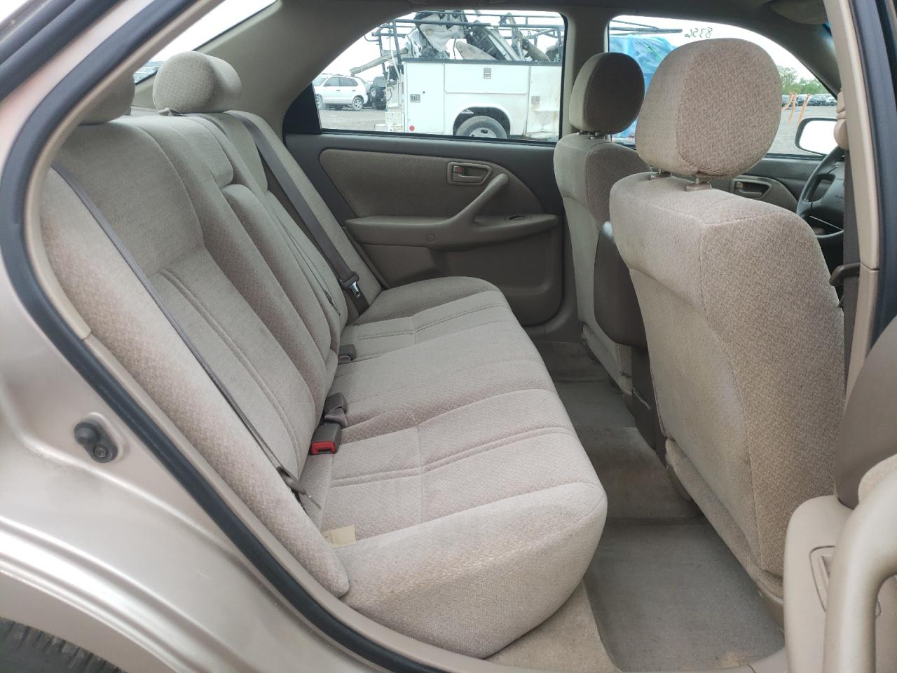 Photo 6 from auction – 2000 TOYOTA CAMRY CE with VIN 4T1BG22K3YU984923