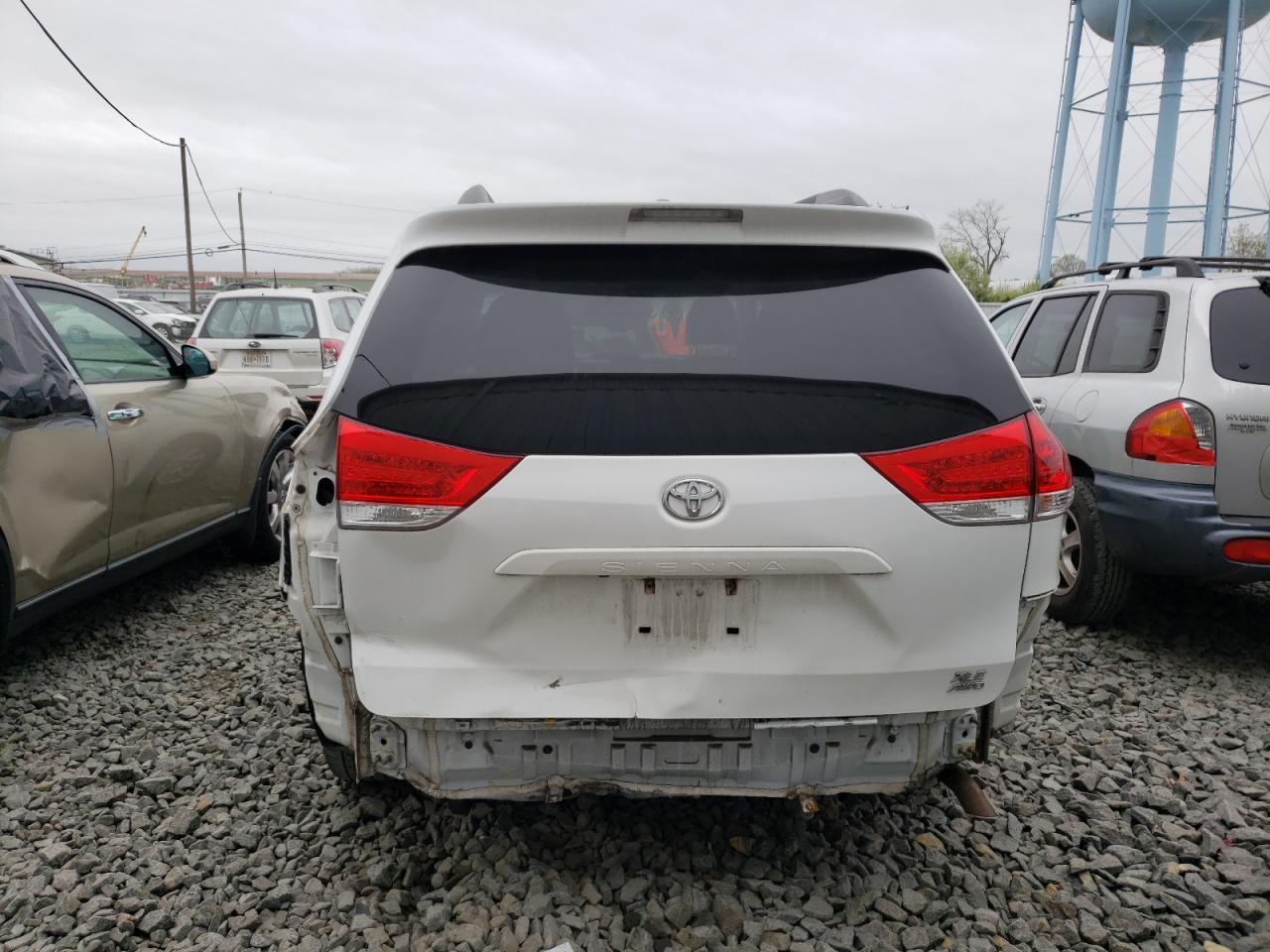 Photo 9 from auction – 2014 TOYOTA SIENNA XLE with VIN 5TDDK3DC5ES079767
