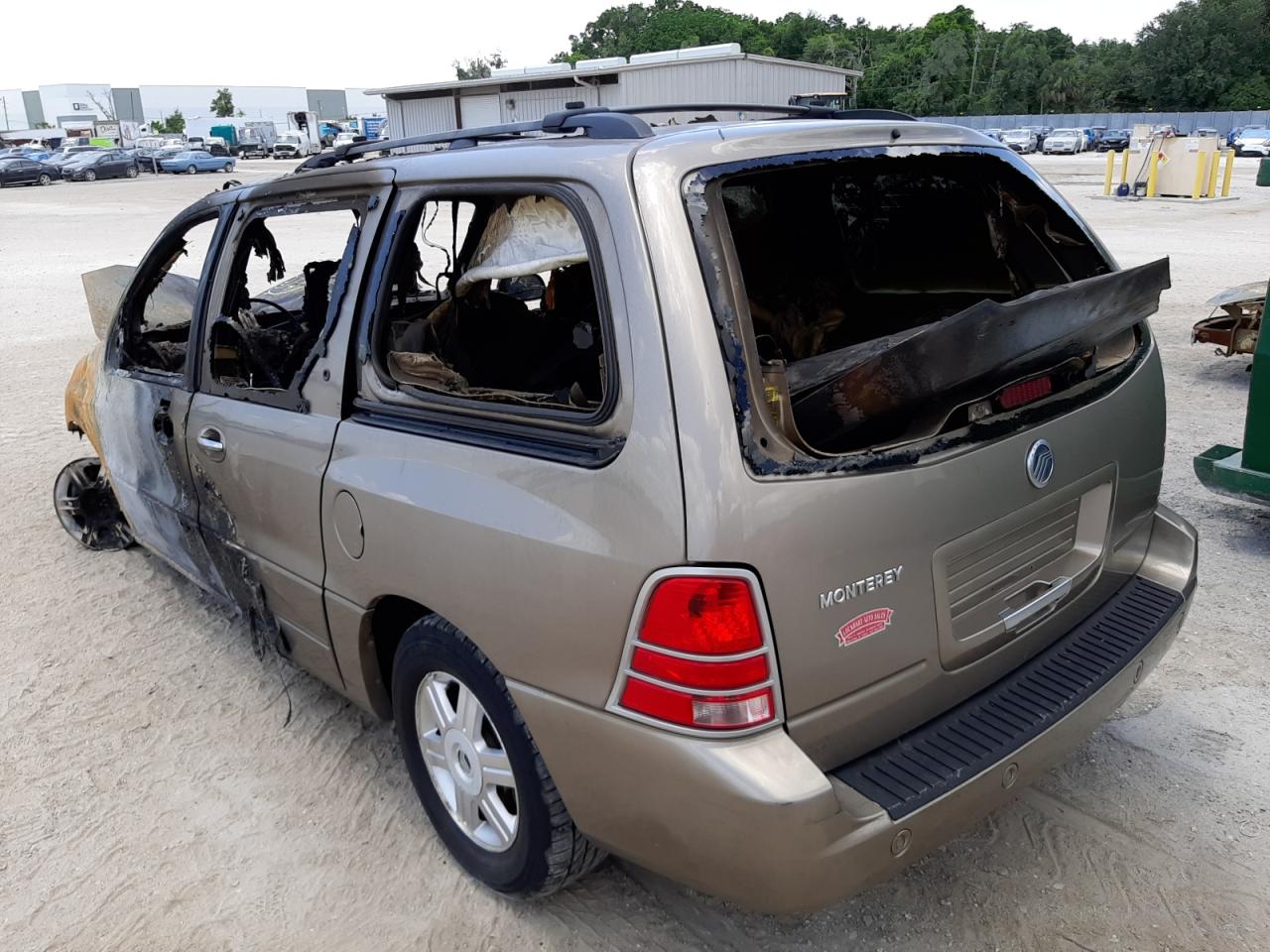 Photo 3 from auction – 2004 MERCURY MONTEREY with VIN 2MRDA20244BJ20347