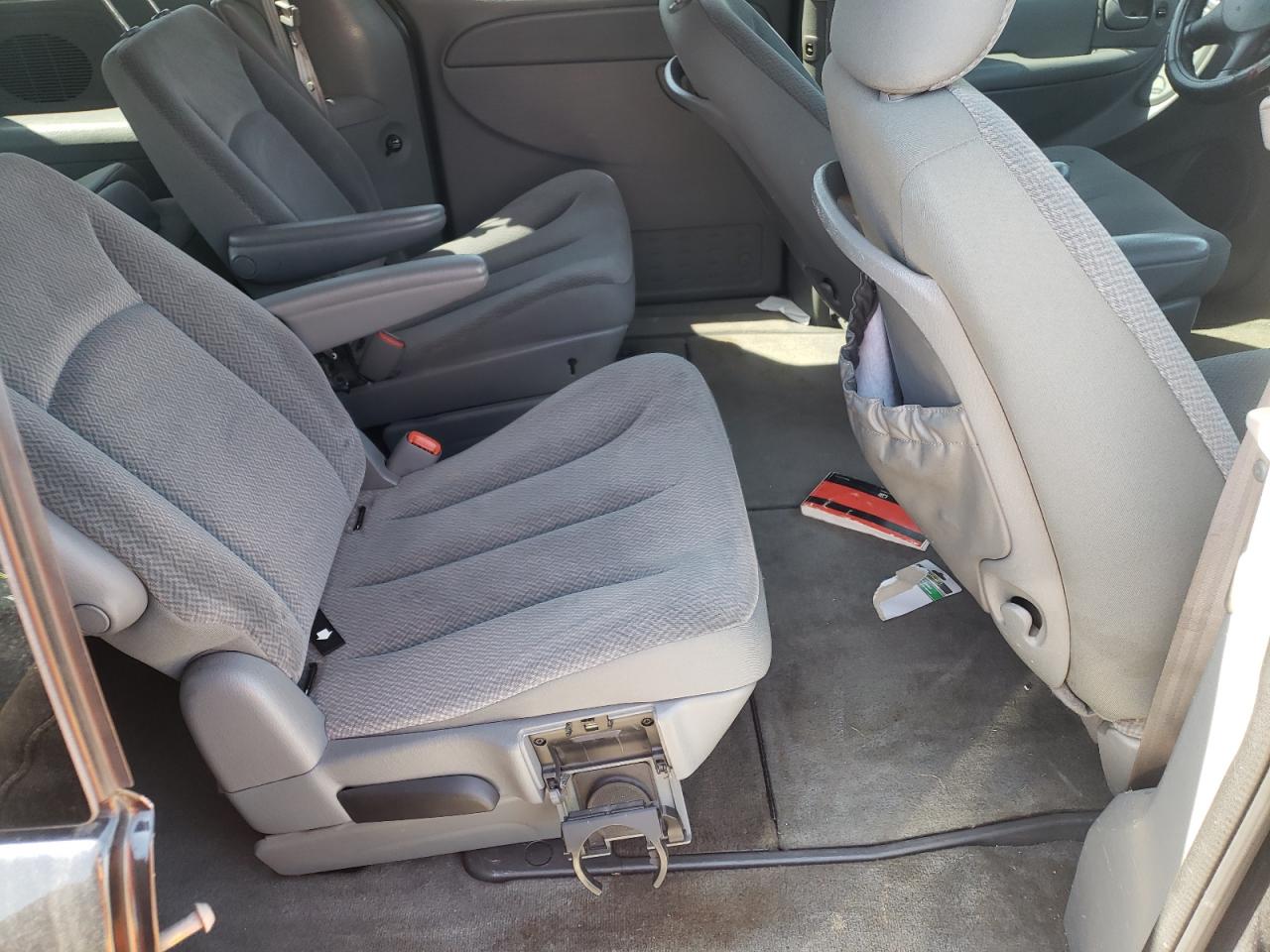 Photo 6 from auction – 2005 DODGE GRAND CARA with VIN 2D4GP44L35R225440