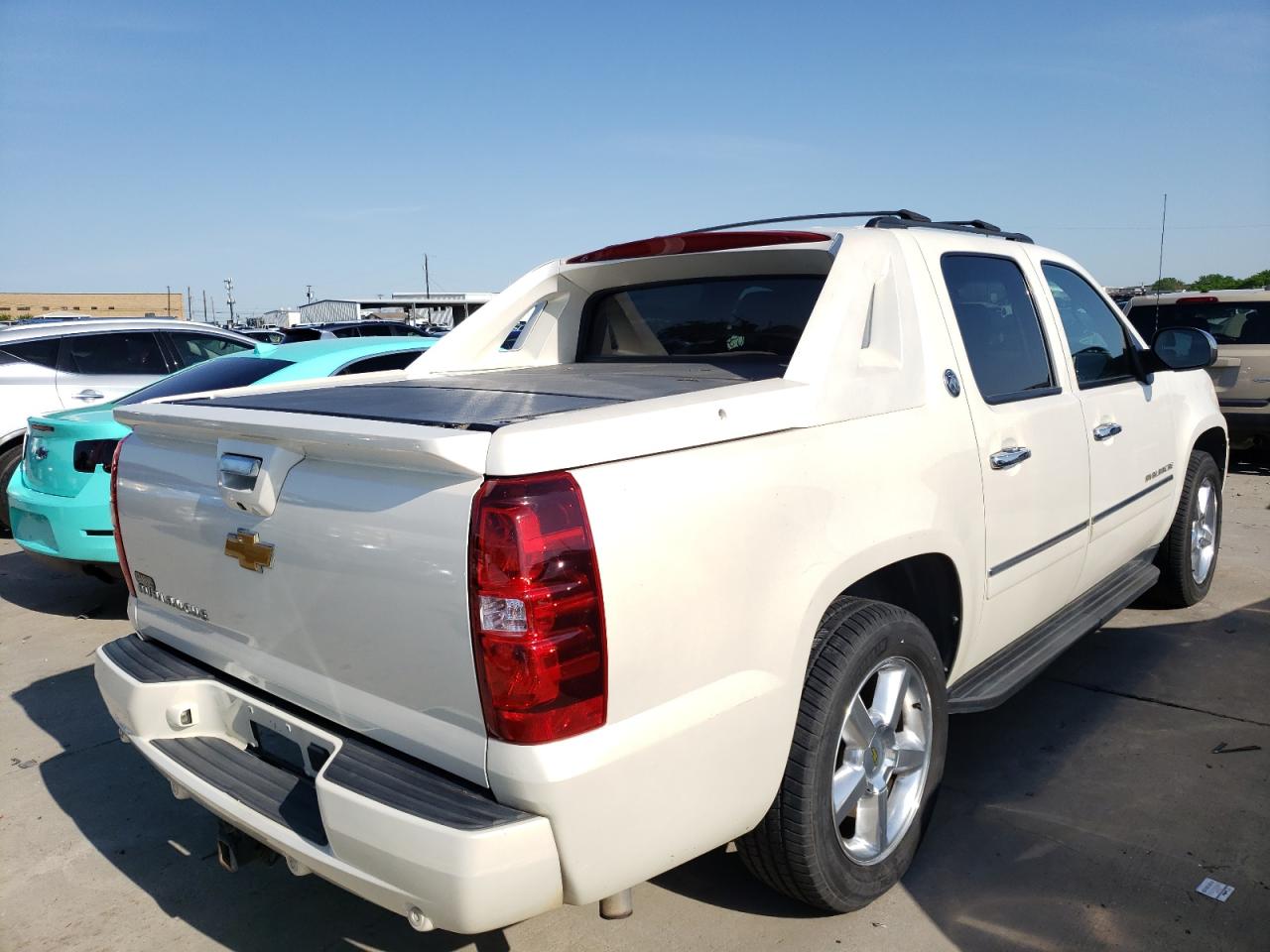 Photo 4 from auction – 2013 CHEVROLET AVALANCHE with VIN 3GNMCGE08DG350804
