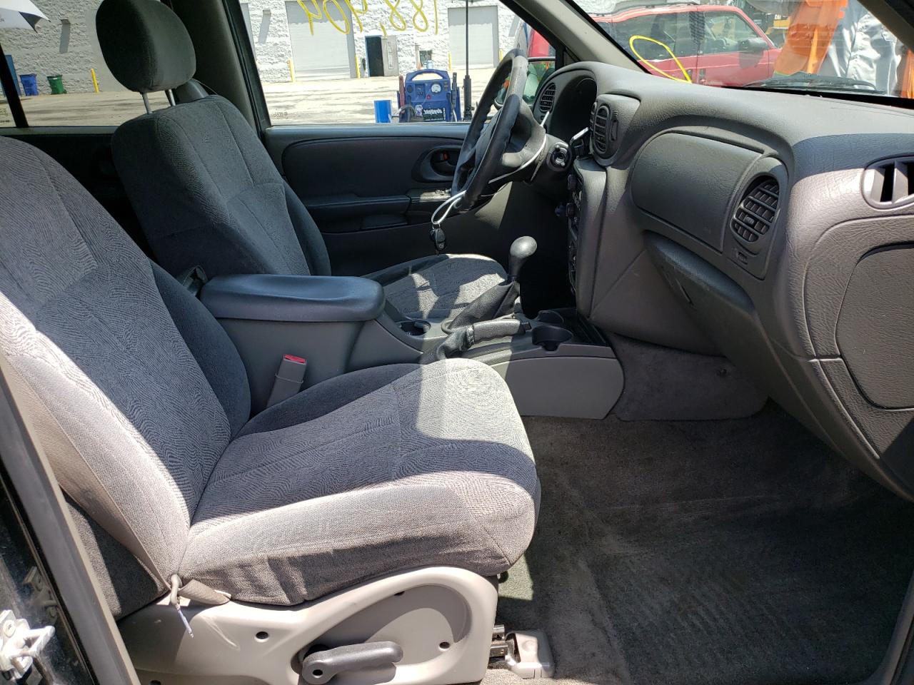 Photo 5 from auction – 2004 CHEVROLET TRAILBLAZE with VIN 1GNDS13S942377779