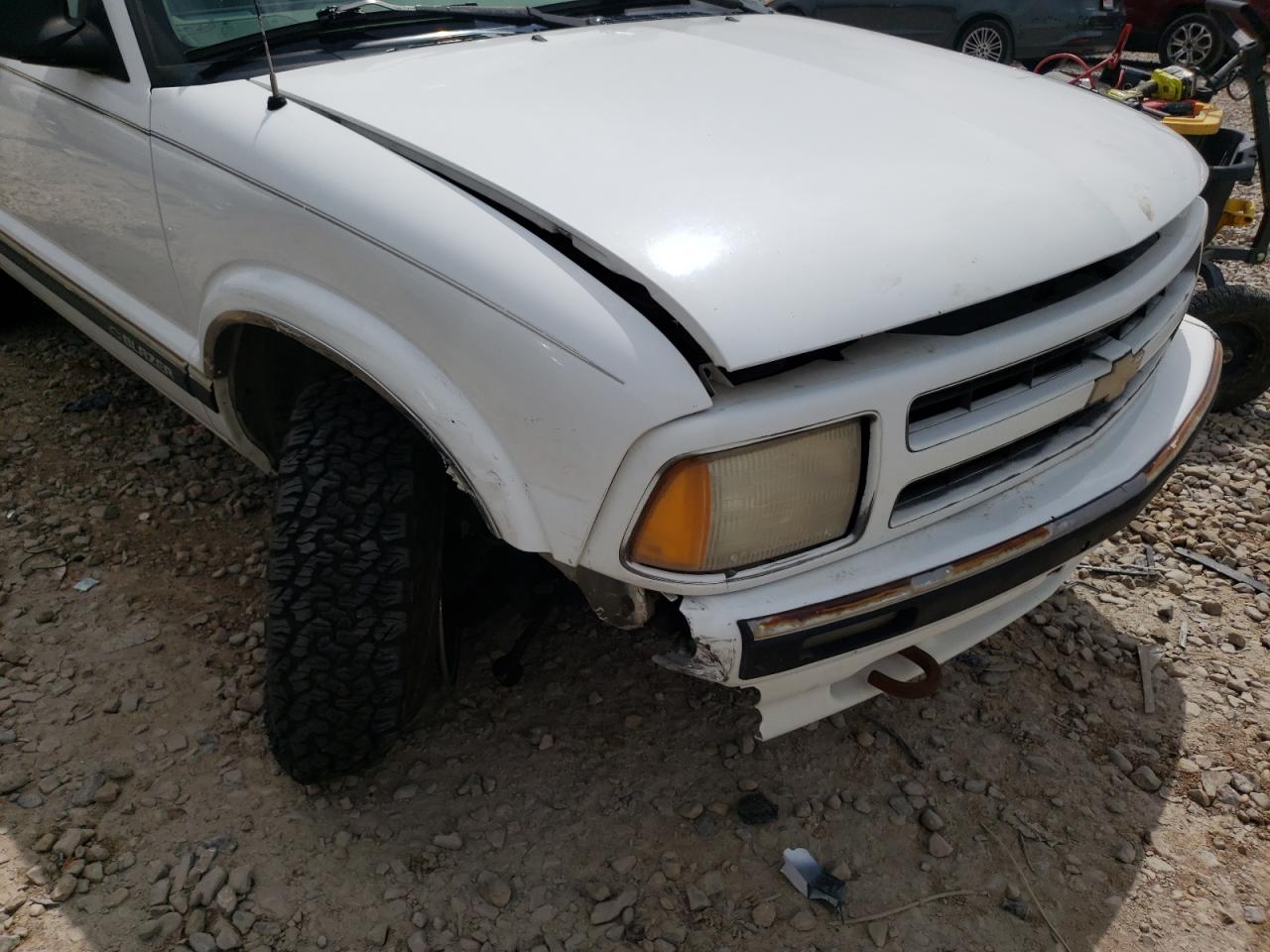 Photo 9 from auction – 1997 CHEVROLET BLAZER with VIN 1GNDT13WXV2179584
