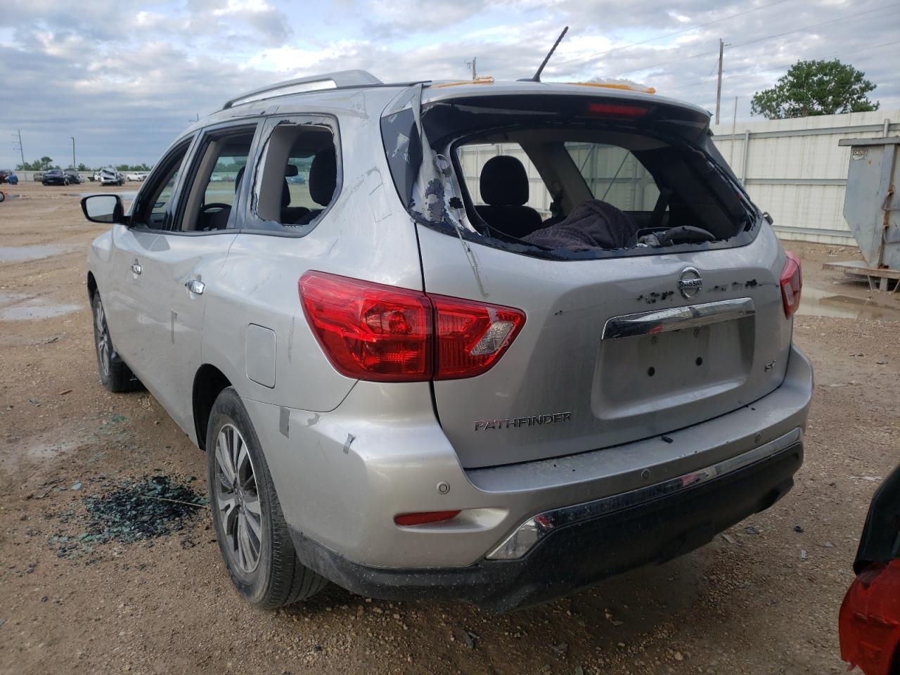 Photo 3 from auction – 2017 NISSAN PATHFINDER with VIN 5N1DR2MN5HC678712