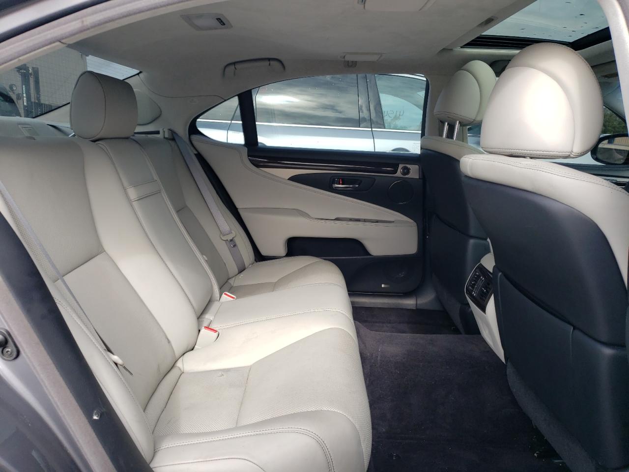 Photo 6 from auction – 2015 LEXUS LS 460L with VIN JTHDL5EF1F5007343