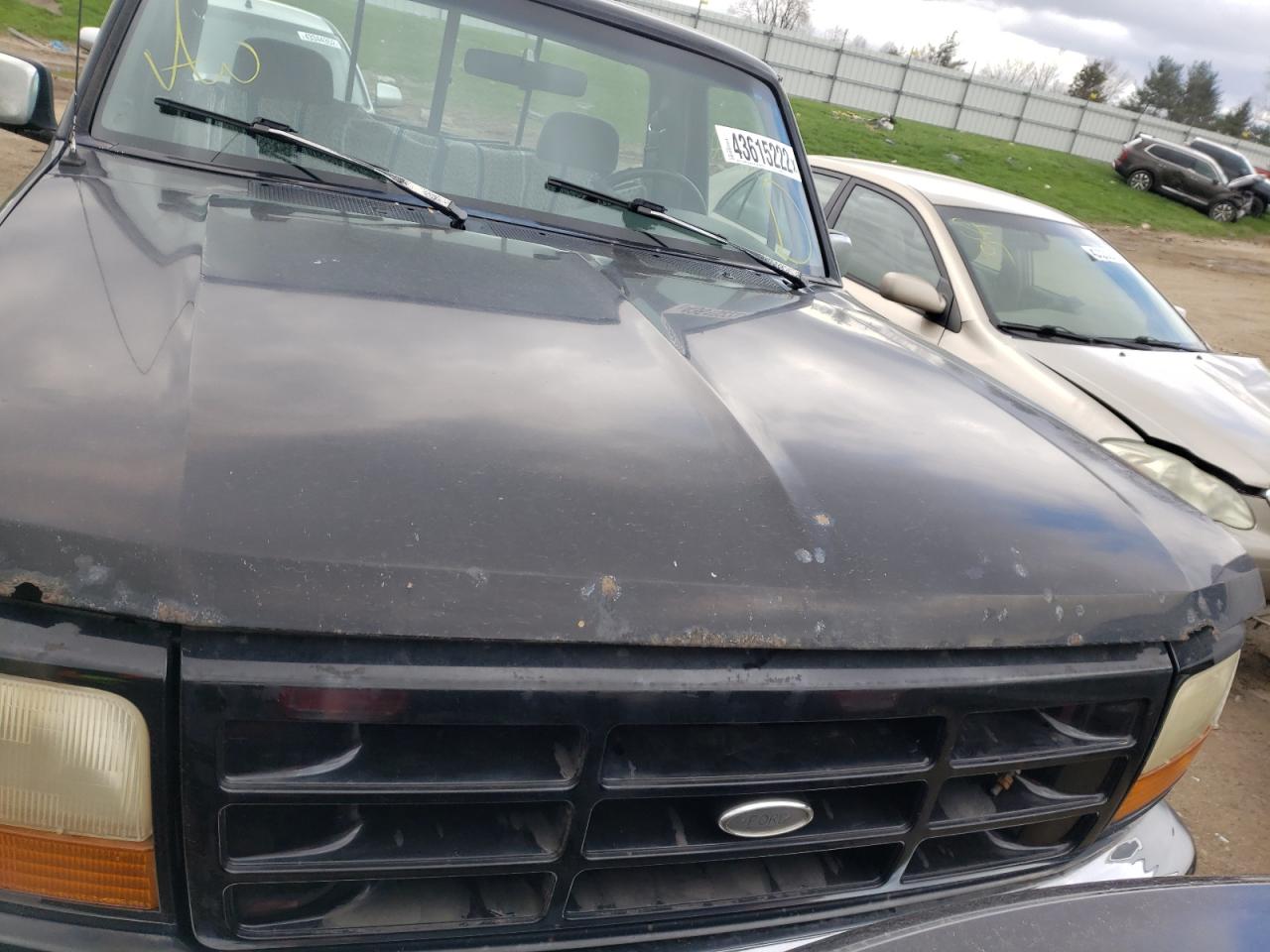Photo 7 from auction – 1992 FORD F150 with VIN 1FTEF14H3NKB27749