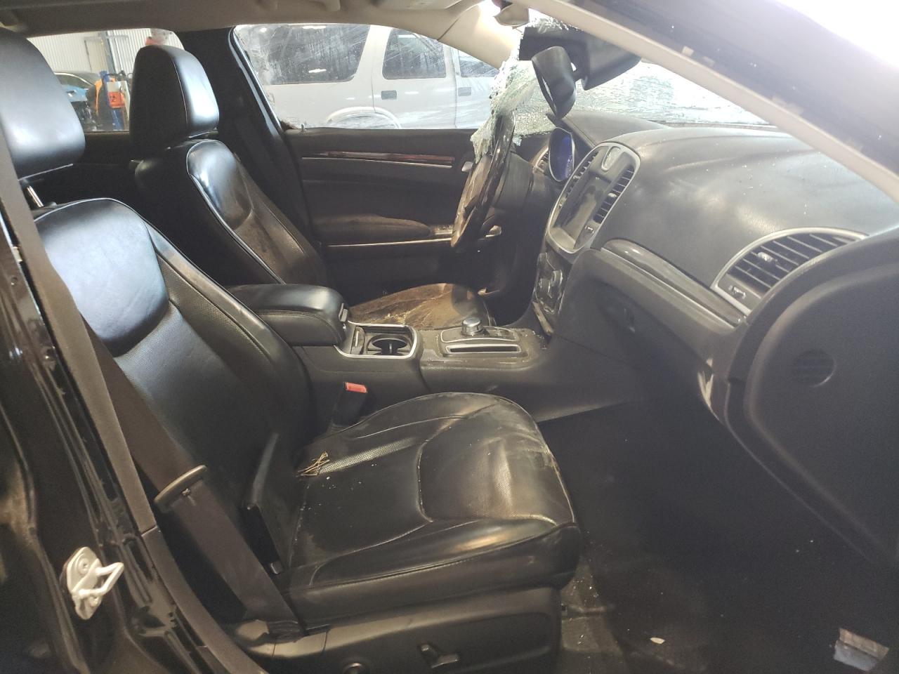Photo 5 from auction – 2016 CHRYSLER 300C with VIN 2C3CCAKG3GH191136