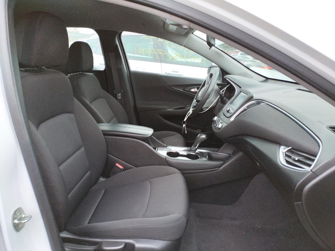 Photo 5 from auction – 2018 CHEVROLET MALIBU LT with VIN 1G1ZD5ST2JF196126