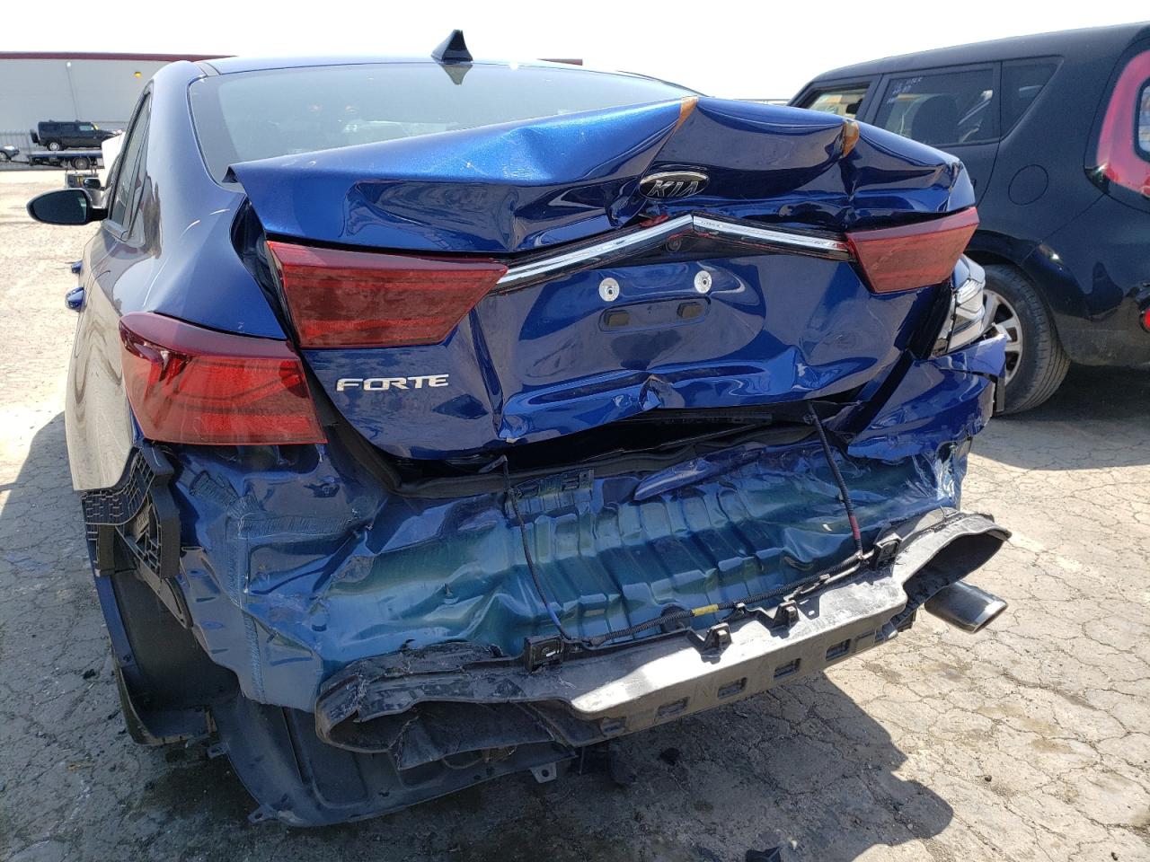 Photo 9 from auction – 2019 KIA FORTE FE with VIN 3KPF24AD7KE037909