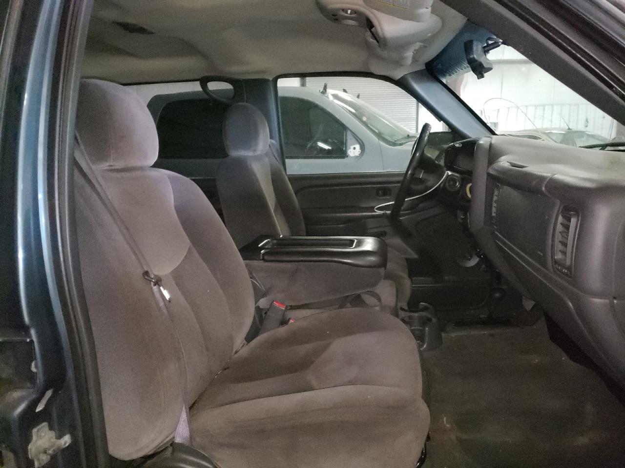 Photo 5 from auction – 2006 GMC NEW SIERRA with VIN 2GTEK13V261195853