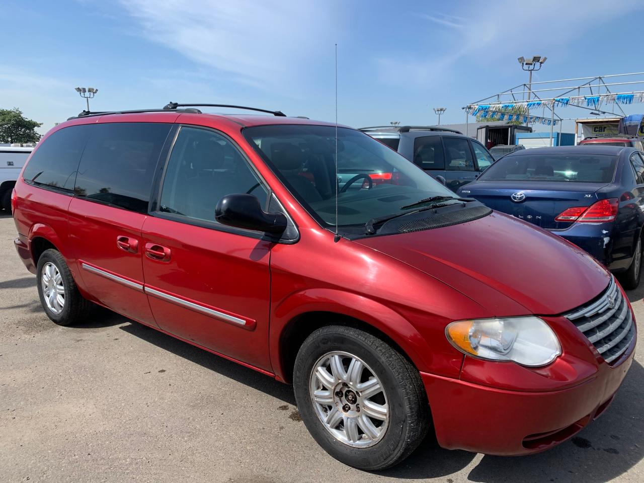 CHRYSLER TOWN & COU 2005 with VIN 2C4GP54L05R583047 - Photo from auction