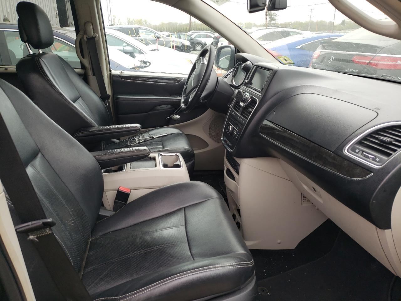 Photo 5 from auction – 2012 CHRYSLER TOWN & COU with VIN 2C4RC1CG3CR144097