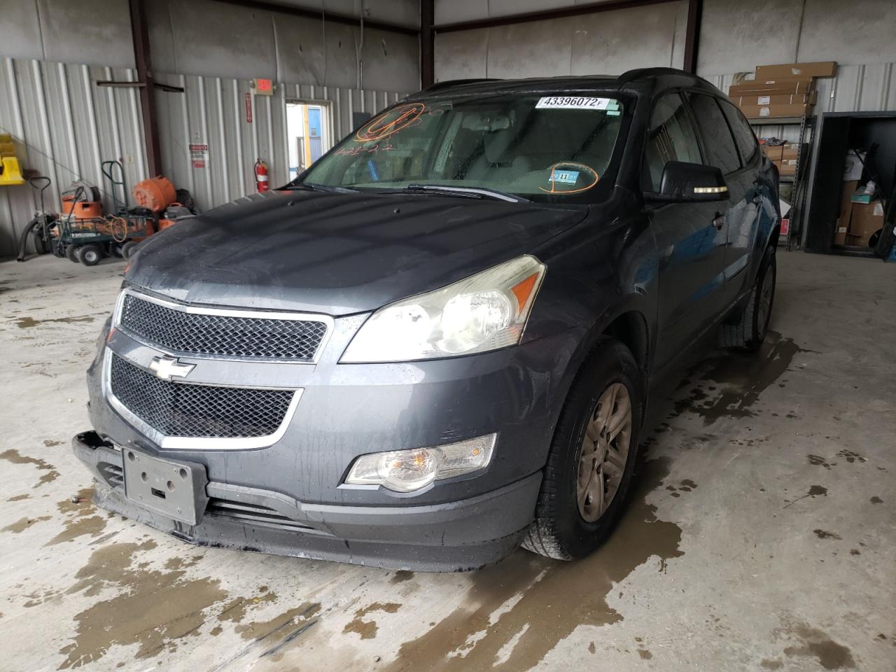 Photo 2 from auction – 2011 CHEVROLET TRAVERSE L with VIN 1GNKVEED5BJ331406
