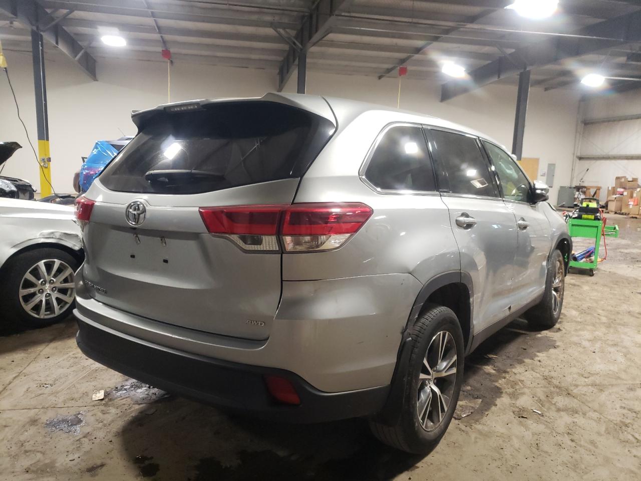 Photo 4 from auction – 2019 TOYOTA HIGHLANDER with VIN 5TDBZRFH5KS962682
