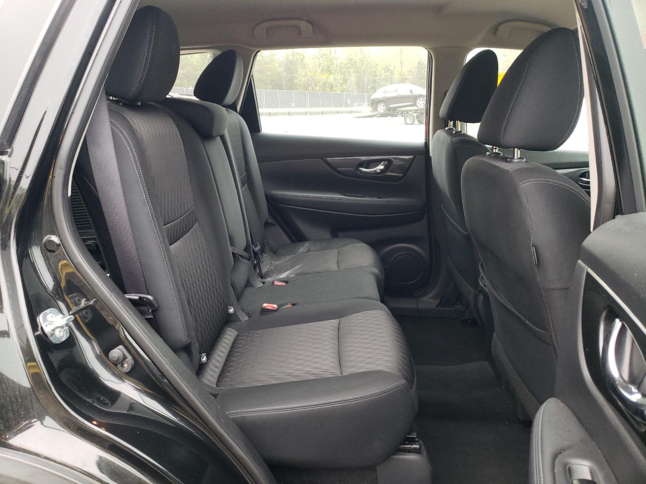 Photo 6 from auction – 2017 NISSAN ROGUE S with VIN KNMAT2MV6HP614924