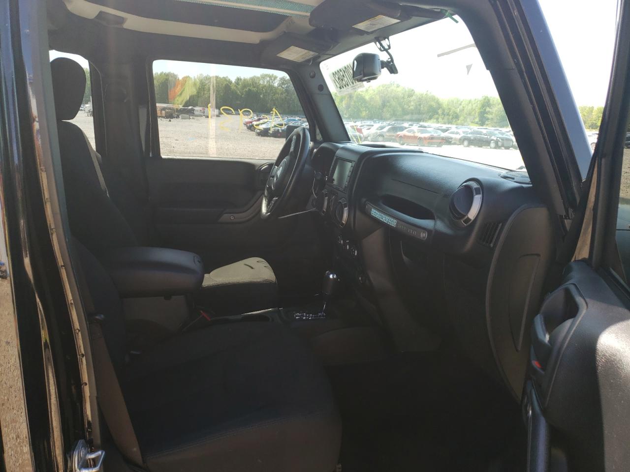 Photo 5 from auction – 2016 JEEP WRANGLER U with VIN 1C4HJWDG5GL330459