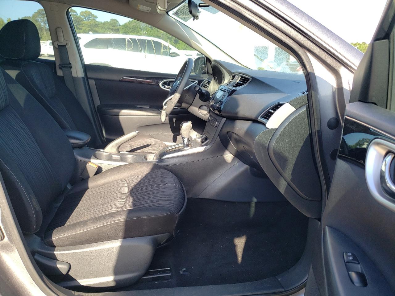 Photo 5 from auction – 2017 NISSAN SENTRA S with VIN 3N1AB7AP4HY316640