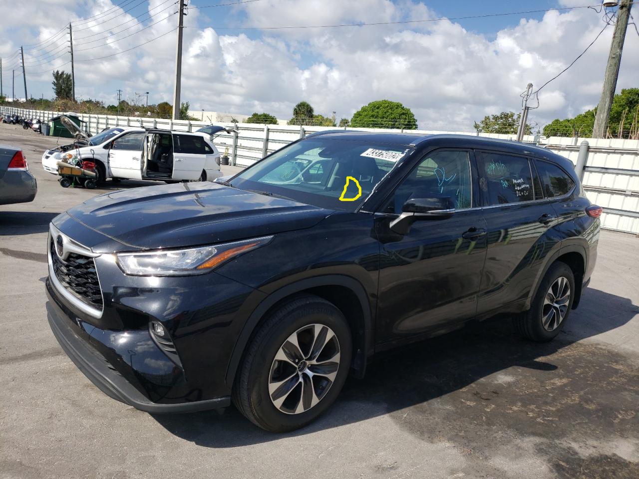 Photo 2 from auction – 2020 TOYOTA HIGHLANDER with VIN 5TDGZRBH6LS508180