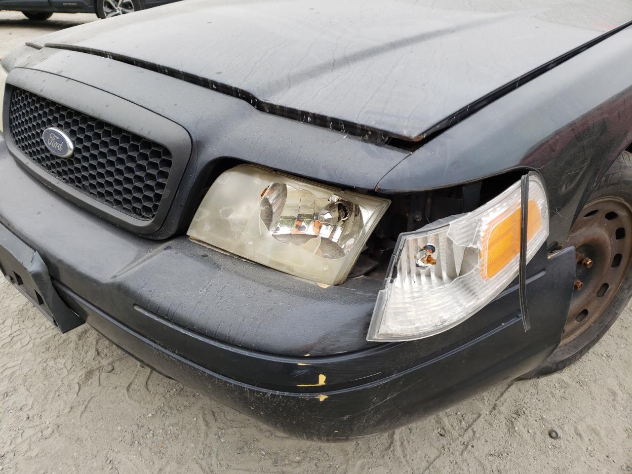 Photo 9 from auction – 2004 FORD CROWN VICT with VIN 2FAFP72W04X158898