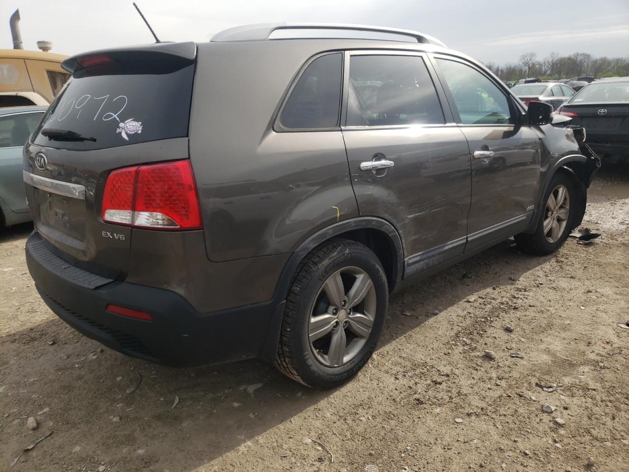 Photo 4 from auction – 2012 KIA SORENTO with VIN 5XYKUDA2XCG300972