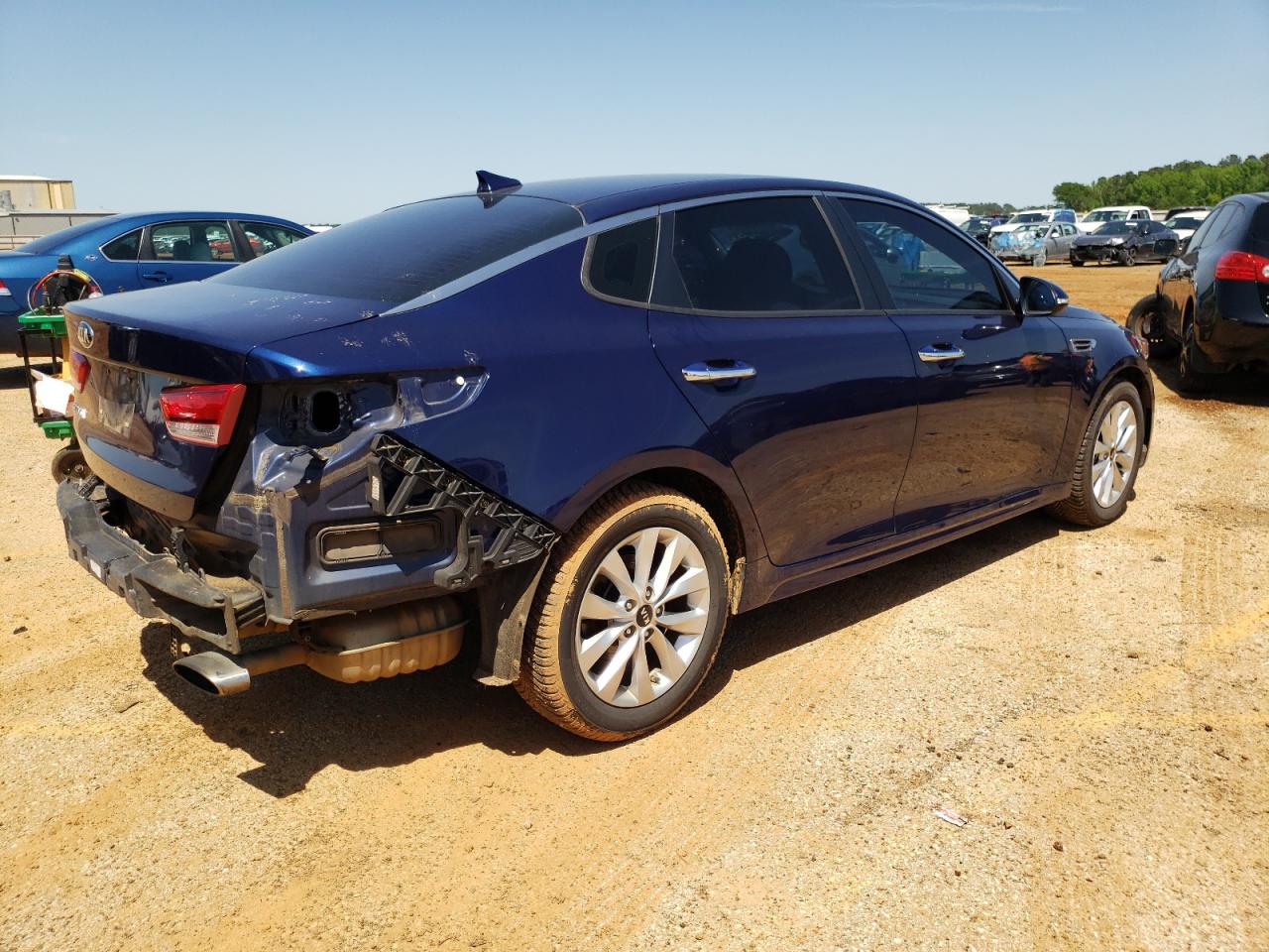 Photo 4 from auction – 2017 KIA OPTIMA LX with VIN 5XXGT4L30HG132396