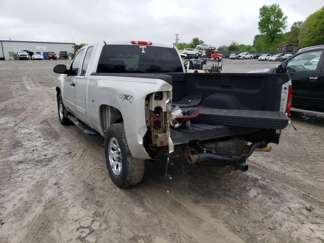 Photo 3 from auction – 2011 CHEVROLET SILVERADO with VIN 1GCRKREA1BZ205543