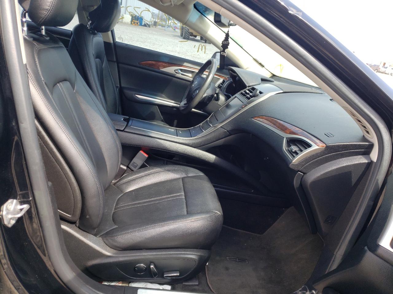 Photo 5 from auction – 2016 LINCOLN MKZ with VIN 3LN6L2G91GR602364