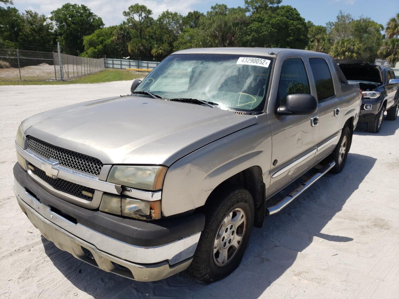 Photo 2 from auction – 2003 CHEVROLET AVALANCHE with VIN 3GNEC13T23G231479