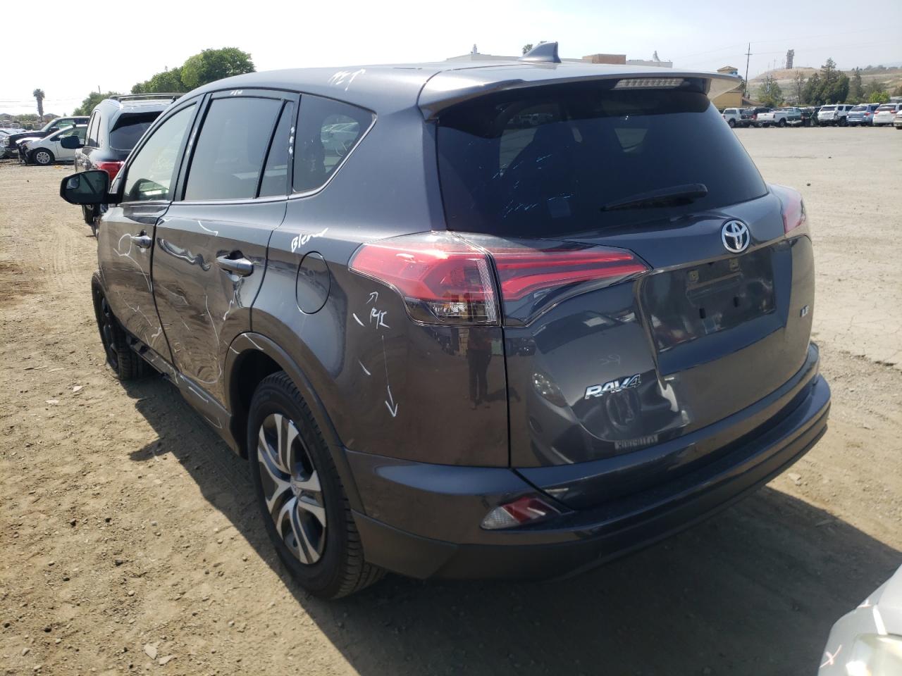Photo 3 from auction – 2018 TOYOTA RAV4 LE with VIN JTMZFREV4JJ211485